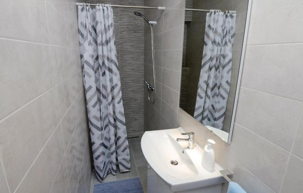 Devic Apartment Sukosan
